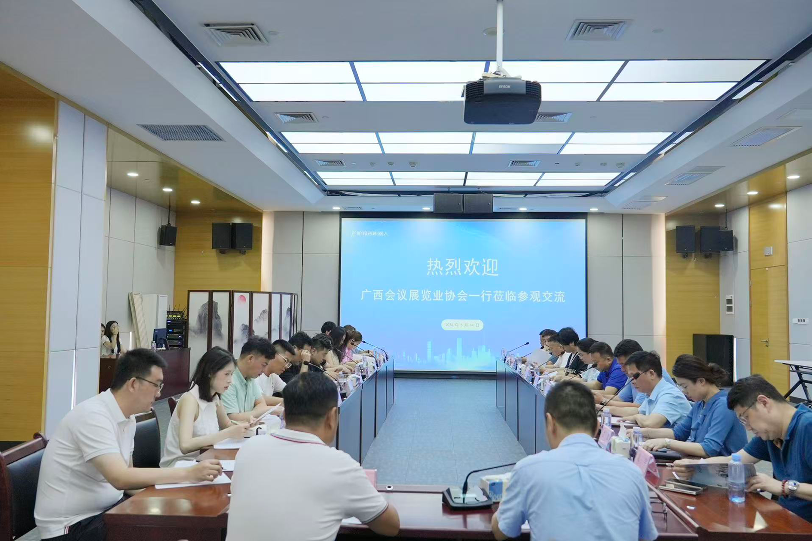 智启会展数创未来|广西会议展览业协会莅临阶段者机器人开展参观交流